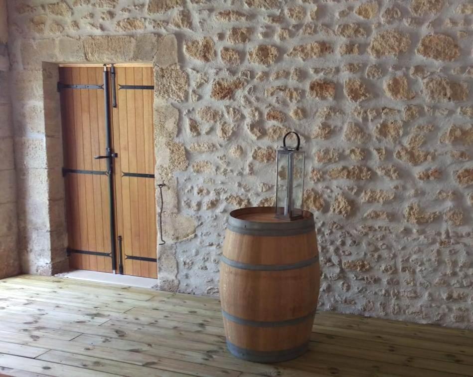 Au Coeur Des Vignobles Bed & Breakfast Saint-Estephe  Exterior photo