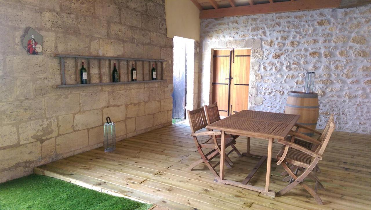 Au Coeur Des Vignobles Bed & Breakfast Saint-Estephe  Exterior photo
