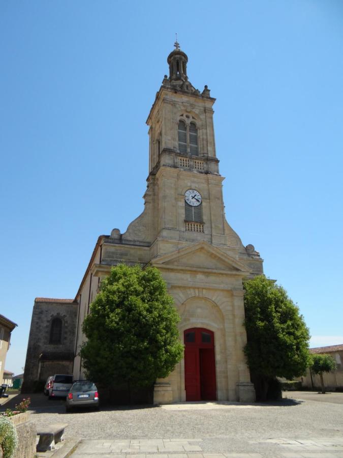Au Coeur Des Vignobles Bed & Breakfast Saint-Estephe  Exterior photo