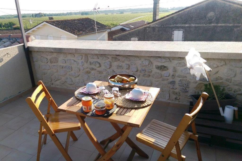 Au Coeur Des Vignobles Bed & Breakfast Saint-Estephe  Exterior photo