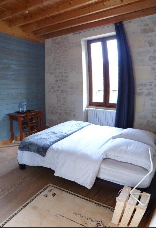Au Coeur Des Vignobles Bed & Breakfast Saint-Estephe  Exterior photo