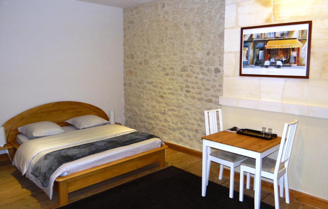 Au Coeur Des Vignobles Bed & Breakfast Saint-Estephe  Exterior photo